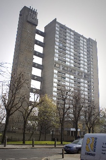 Борьба трио архитекторов за модернизацию Balfron в Лондоне